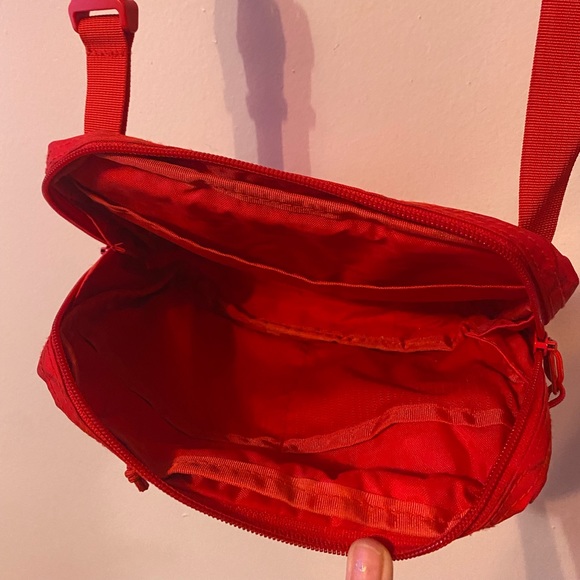 Supreme crossbody bag - Picture 3 of 3